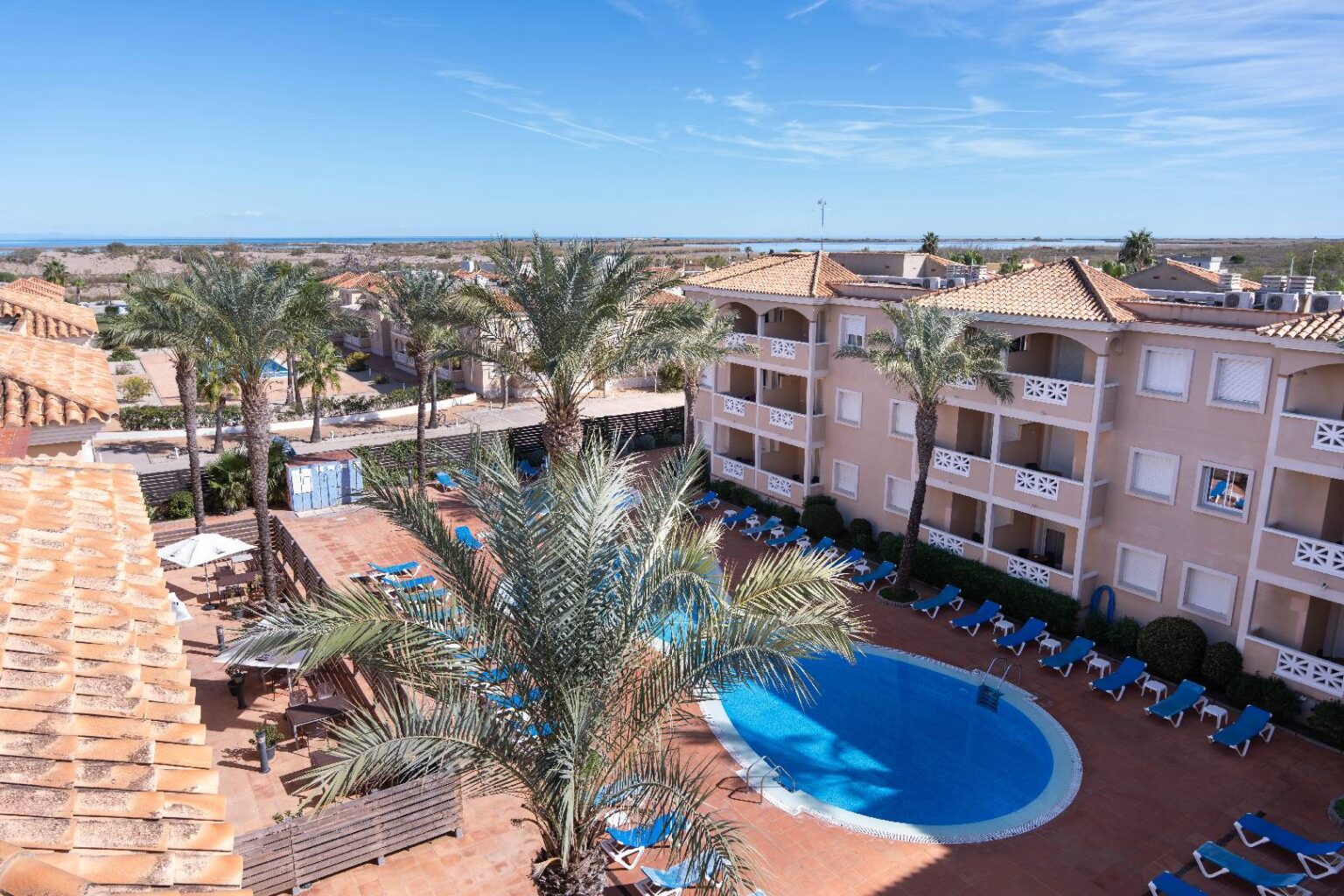 exteriores-apartamentos-las-dunas-riumar-04